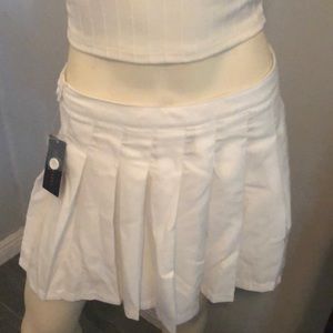 Fashion Nova White pleated skirt